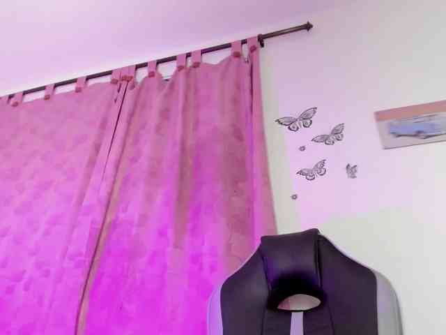 Roxxana-cute webcam