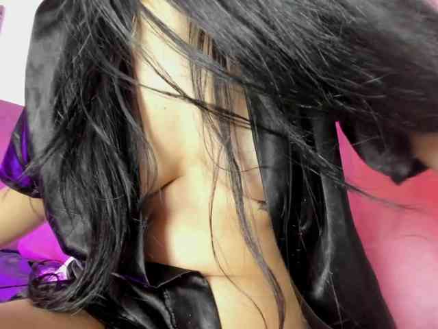 Roxxana-cute webcam
