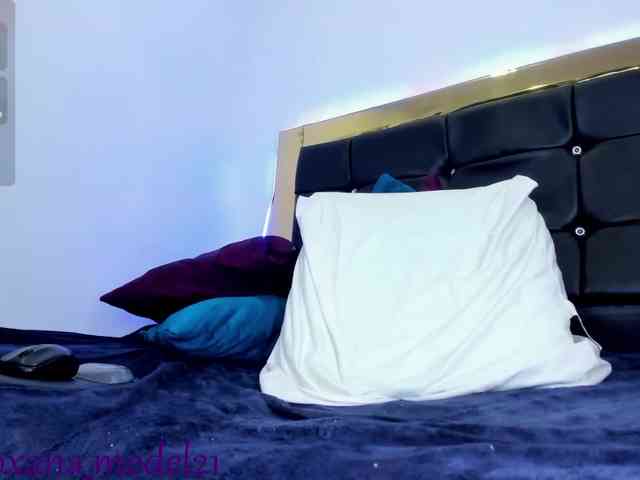 Roxxana-cute webcam