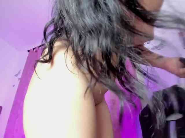 Roxxana-cute webcam