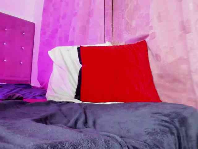 Roxxana-cute webcam