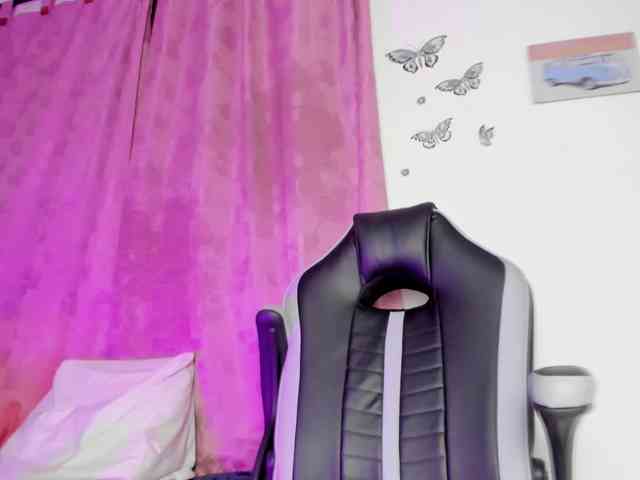 Roxxana-cute webcam