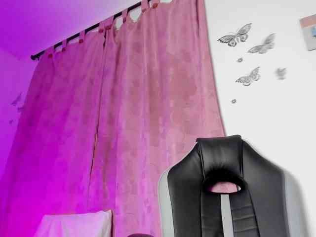 Roxxana-cute webcam