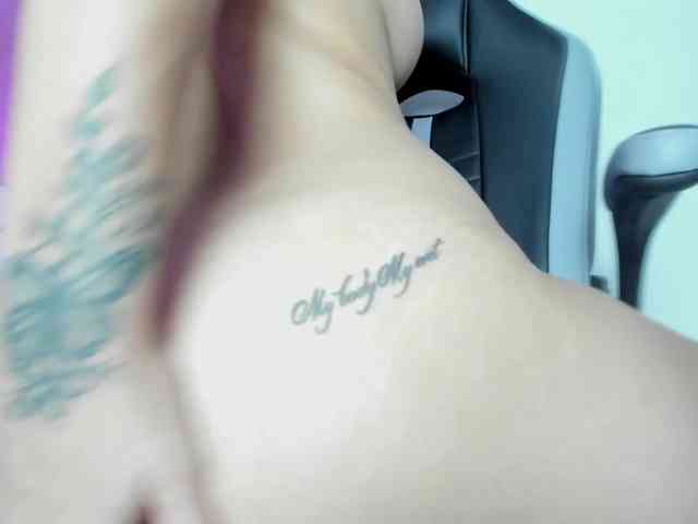 Roxxana-cute webcam