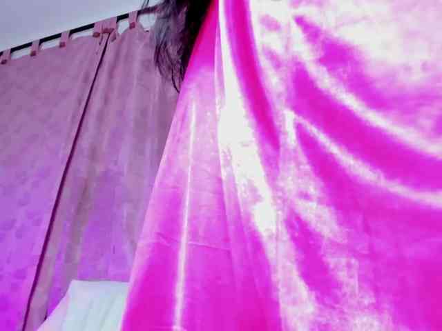 Roxxana-cute webcam
