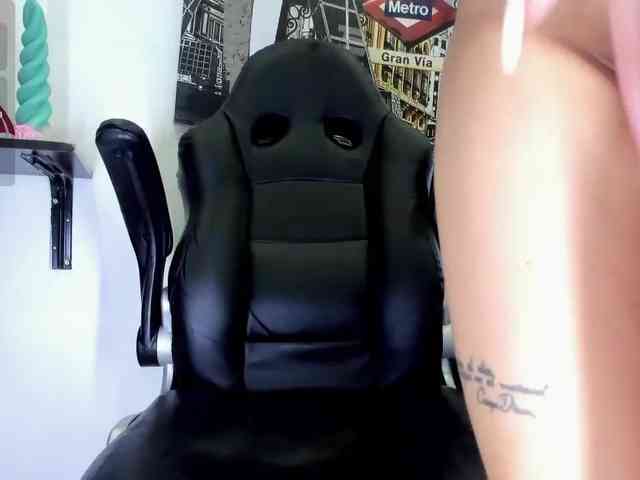 Roxxana-cute webcam