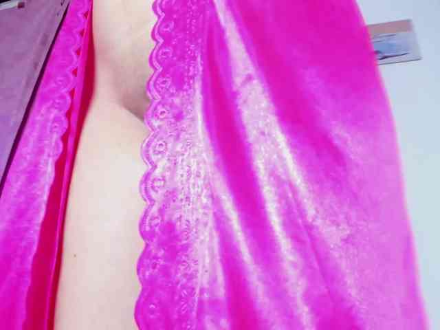 Roxxana-cute webcam