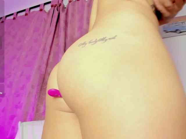 Roxxana-cute webcam