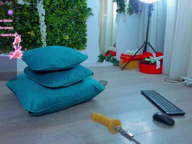ZinaSquirts webcam