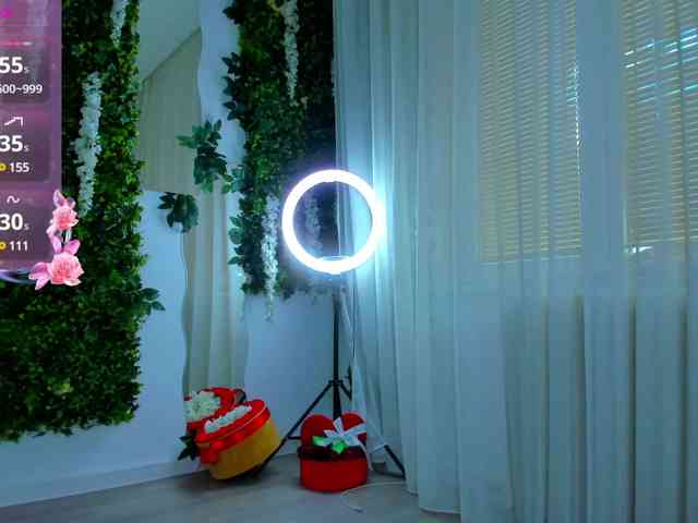 ZinaSquirts webcam