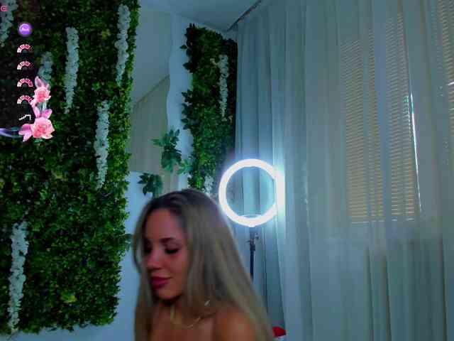 ZinaSquirts webcam