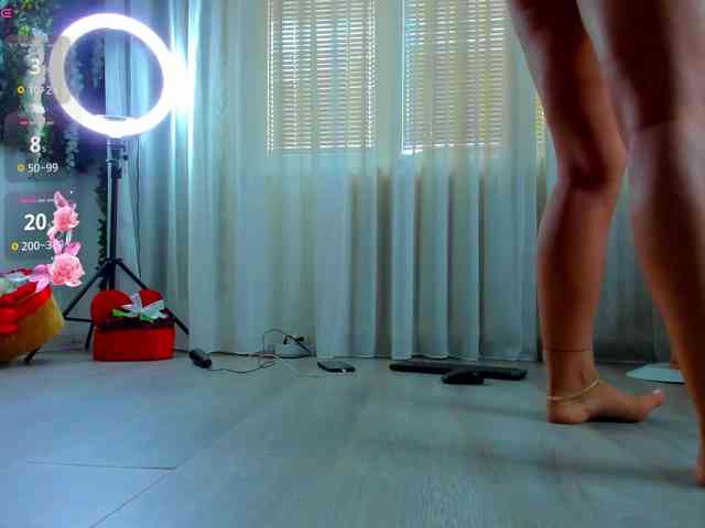ZinaSquirts webcam