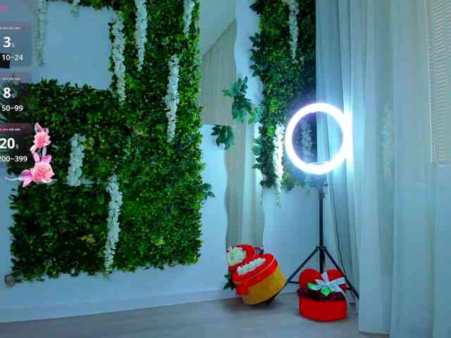 ZinaSquirts webcam
