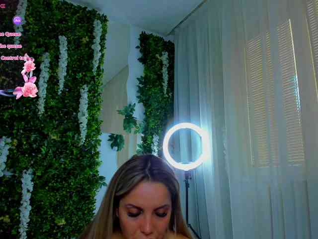 ZinaSquirts webcam