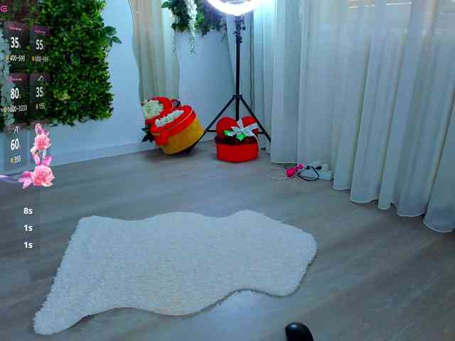 ZinaSquirts webcam