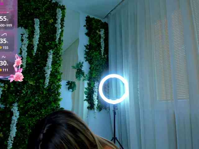 ZinaSquirts webcam