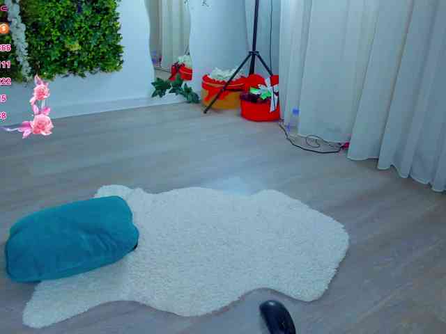 ZinaSquirts webcam