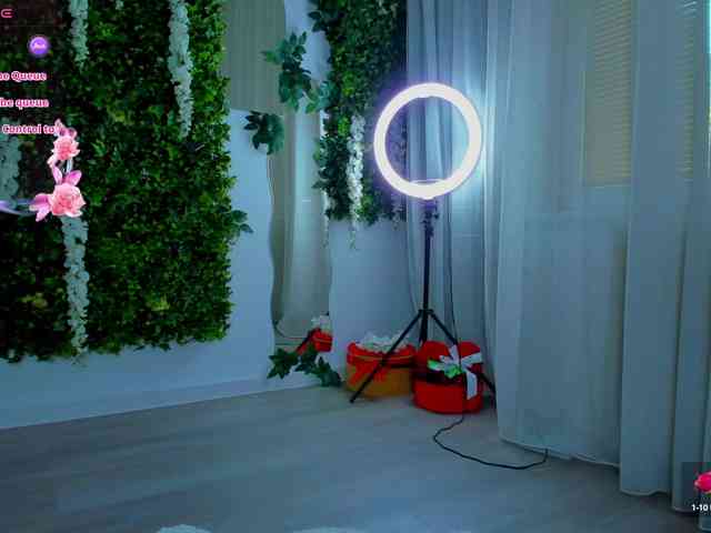 ZinaSquirts webcam