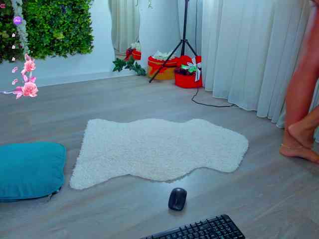 ZinaSquirts webcam