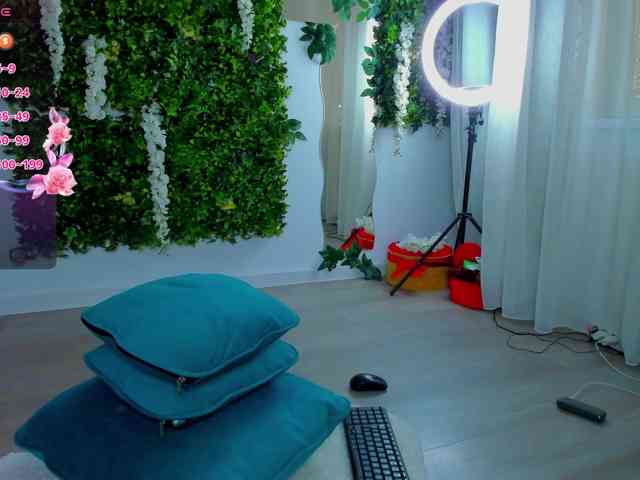 ZinaSquirts webcam