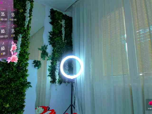 ZinaSquirts webcam