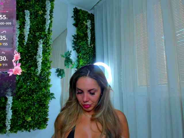 ZinaSquirts webcam