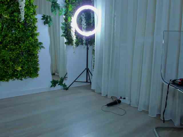 ZinaSquirts webcam