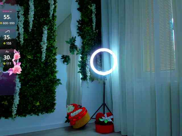 ZinaSquirts webcam