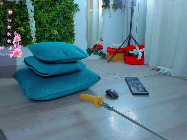 ZinaSquirts webcam