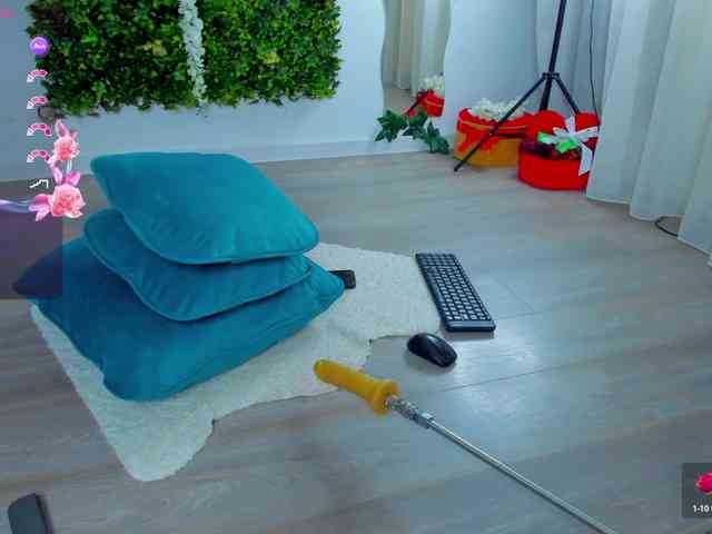 ZinaSquirts webcam