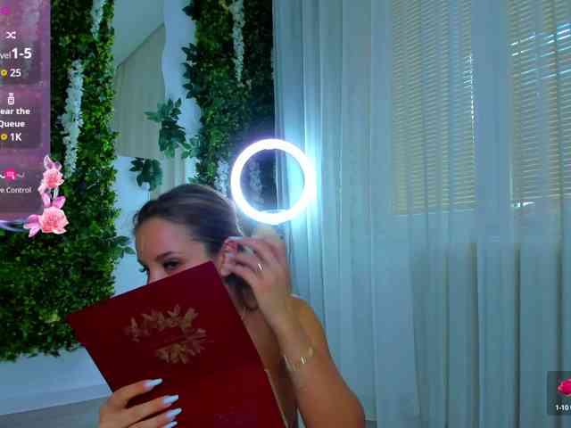 ZinaSquirts webcam
