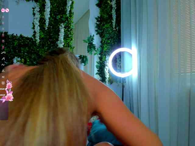 ZinaSquirts webcam