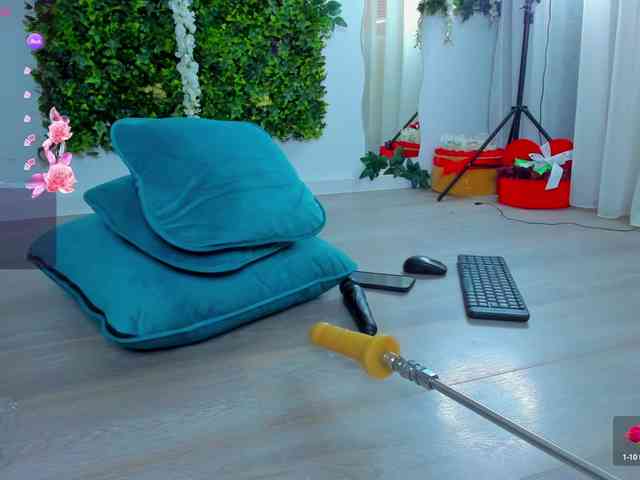 ZinaSquirts webcam