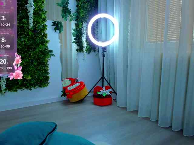 ZinaSquirts webcam