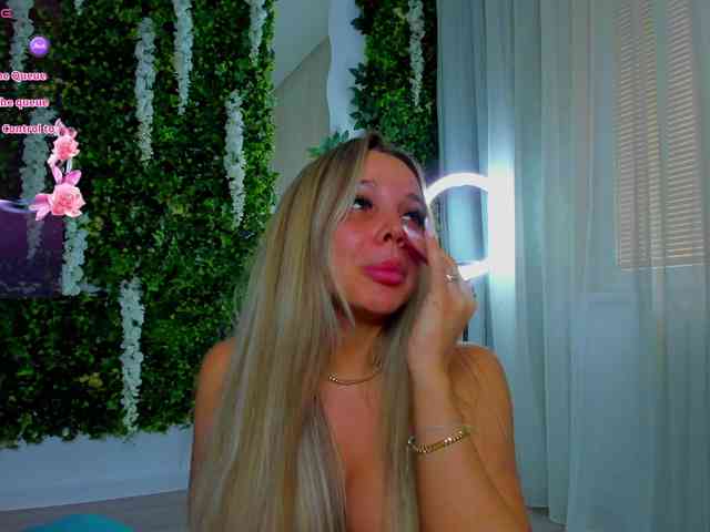 ZinaSquirts webcam