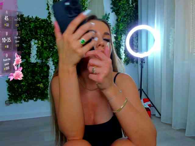 ZinaSquirts webcam