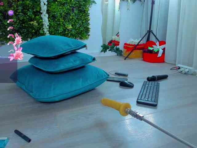 ZinaSquirts webcam