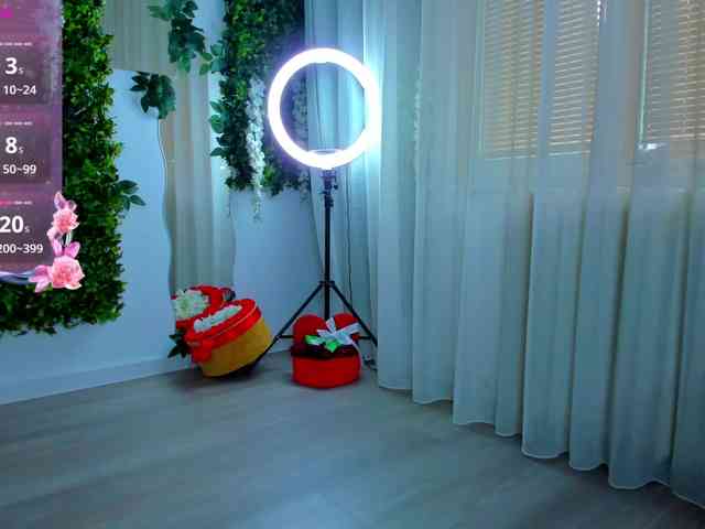 ZinaSquirts webcam
