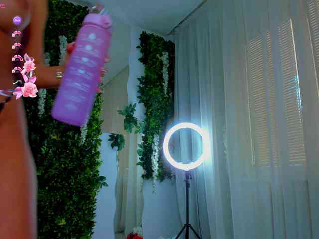 ZinaSquirts webcam