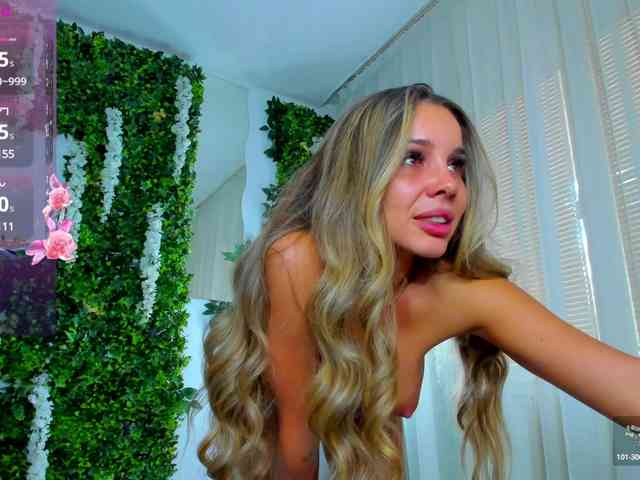 ZinaSquirts webcam