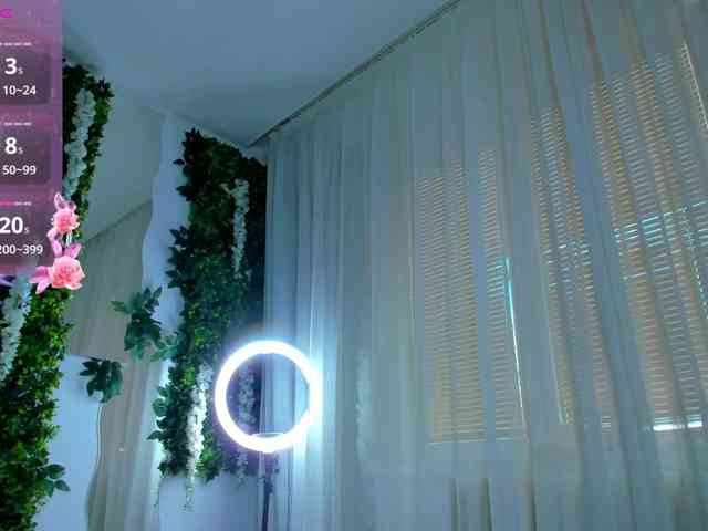 ZinaSquirts webcam