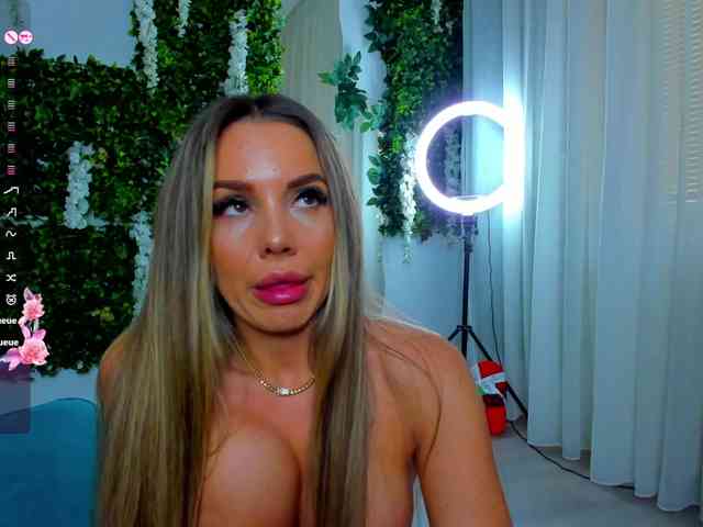 ZinaSquirts webcam