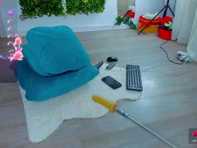ZinaSquirts webcam