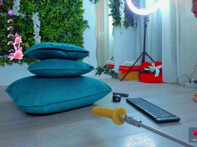 ZinaSquirts webcam