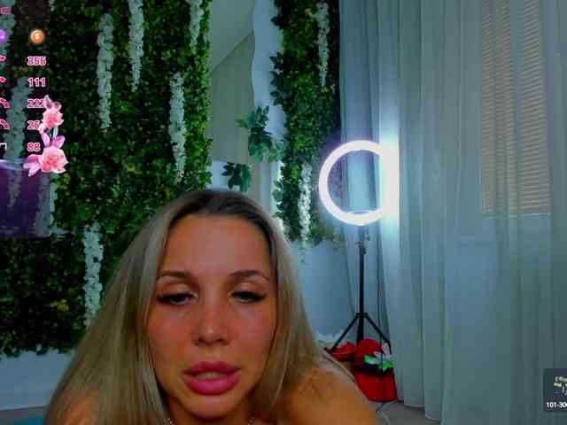 ZinaSquirts webcam