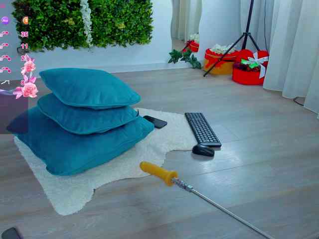 ZinaSquirts webcam