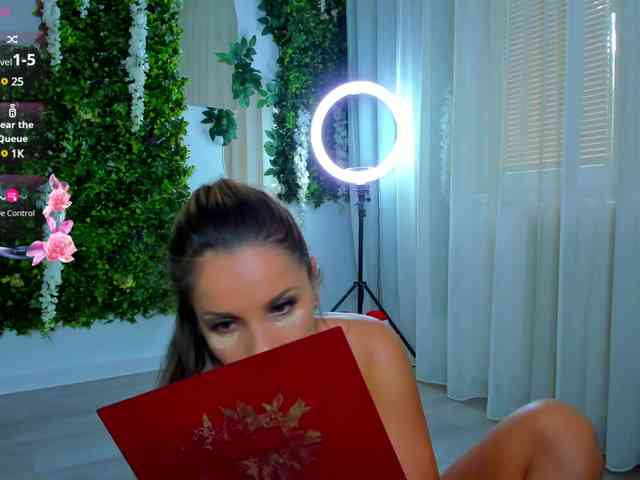 ZinaSquirts webcam