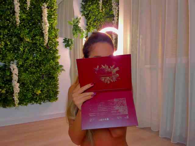 ZinaSquirts webcam