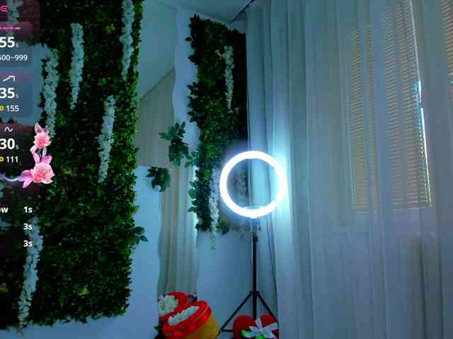 ZinaSquirts webcam