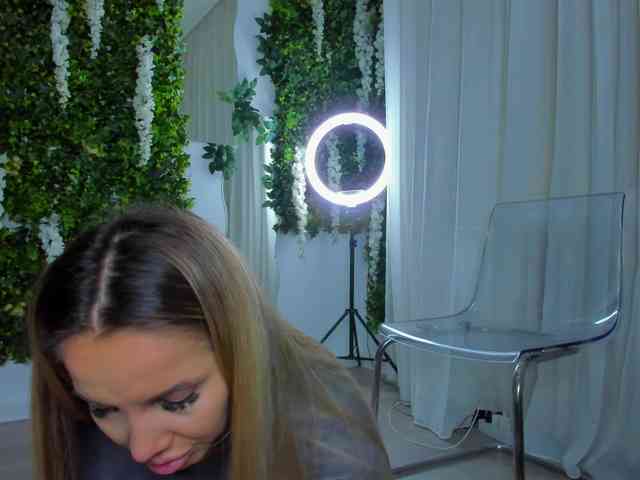 ZinaSquirts webcam